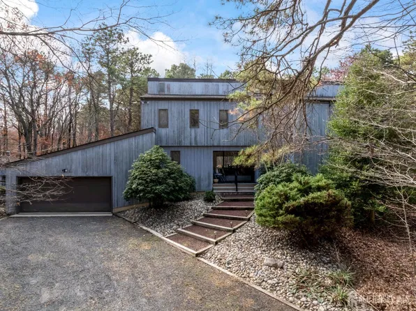 31 Fresh Ponds Rd, East Brunswick, NJ 08816