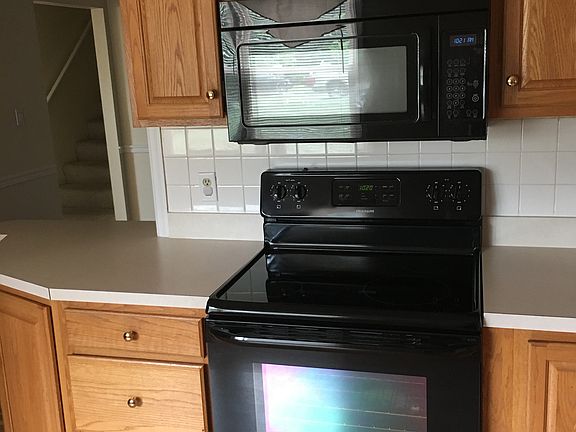 2nd image of 122 Halifax Ave