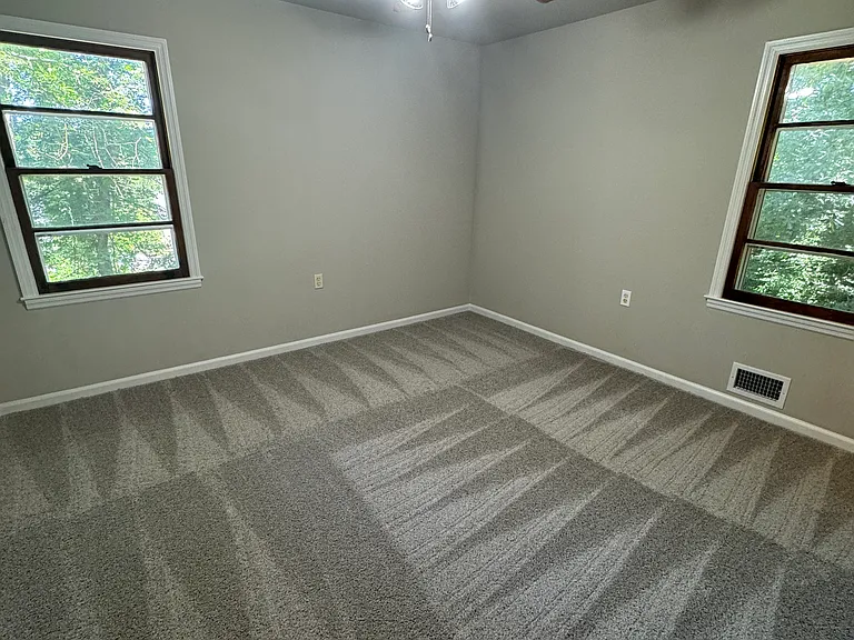 135 McBee St — Photo 9