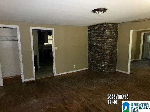 2nd image of 601 Hart Cir