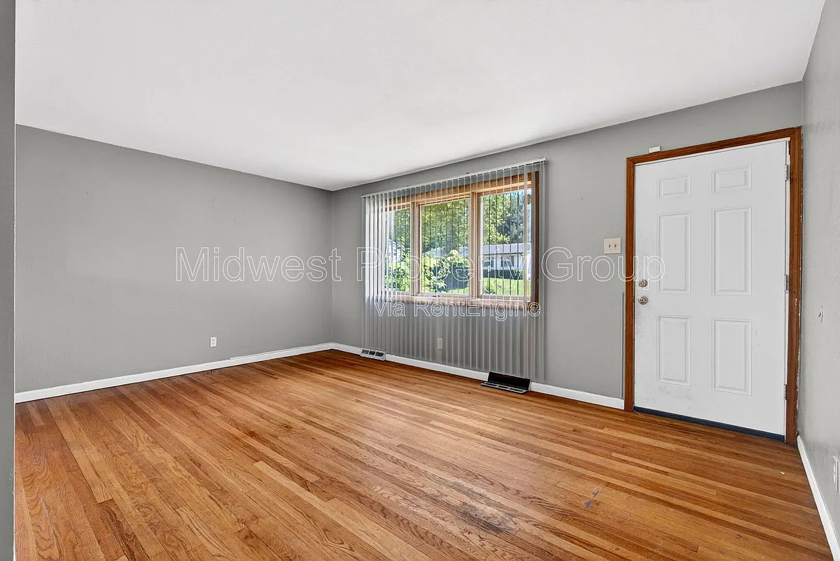 Building Photo - 515 Topaz Ave