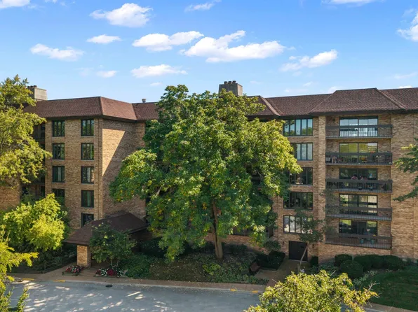 1671 Mission Hills Rd APT 210, Northbrook, IL 60062