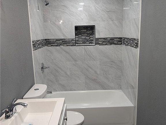 4th image of 717 W 51st Street