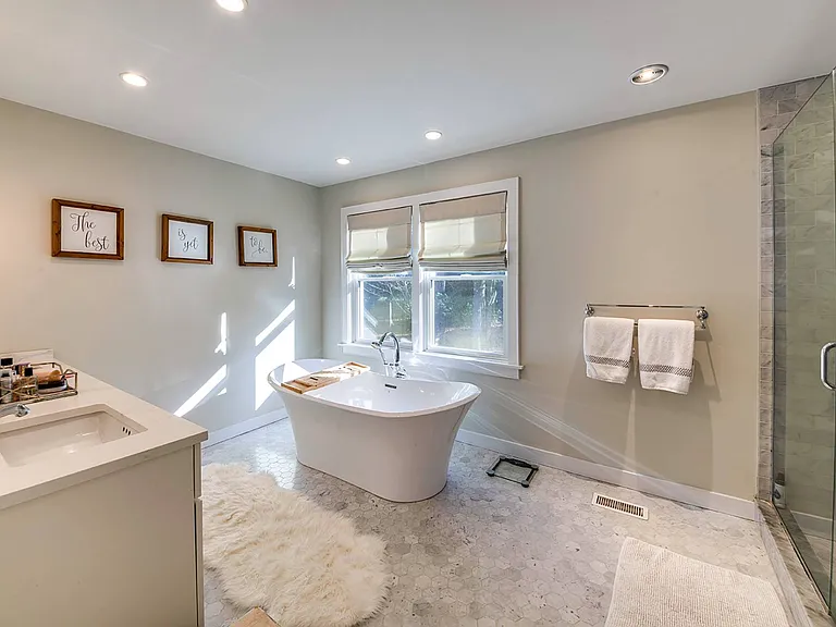 10 Villa Ave — Photo 19