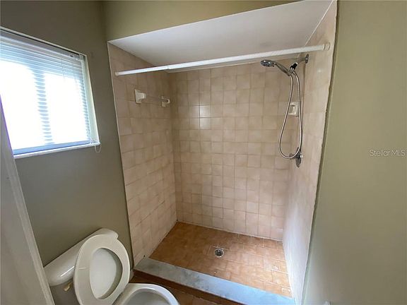 4th image of 133 Crown Point Cir #133