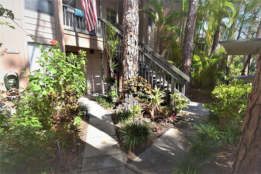 1 bed, 1.0 bath, 731 sqft, $3,800 — Photo 1