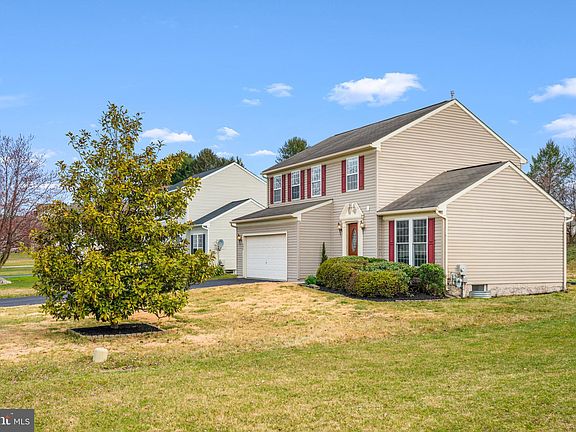 3rd image of 404 Flagstone Cir