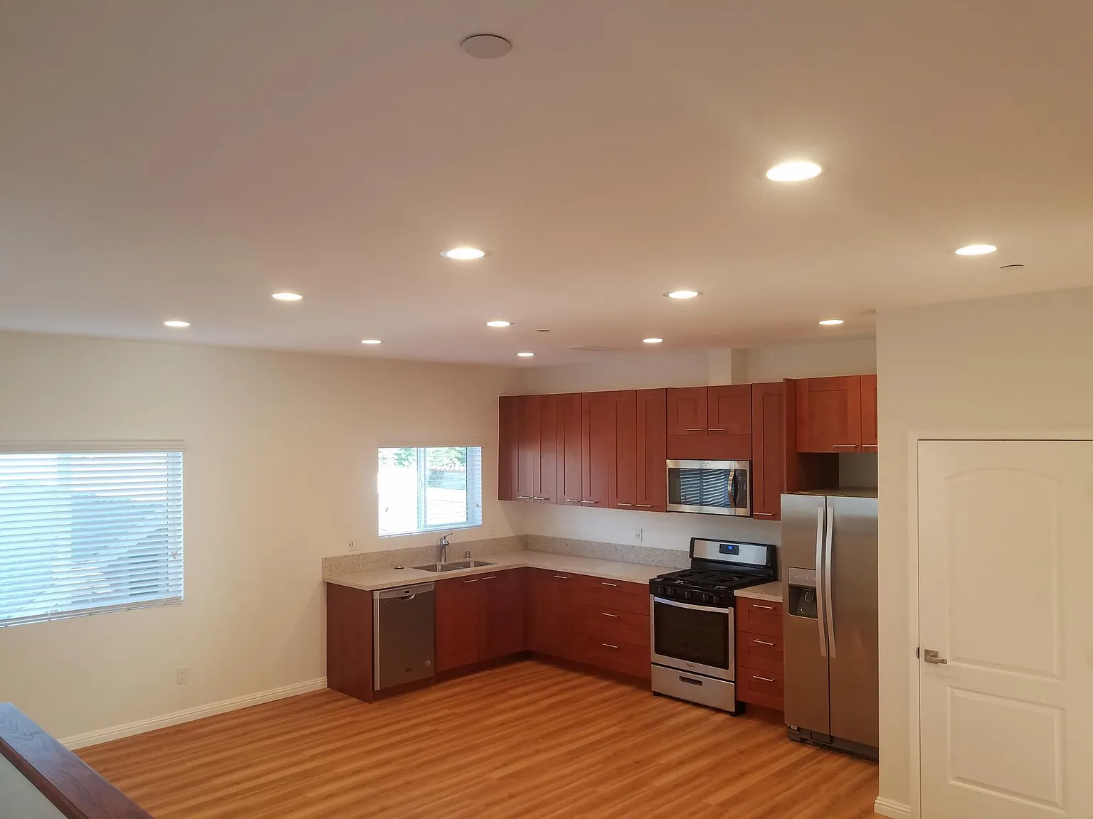 2 bed, 900 sqft, $2,775 — Photo 4