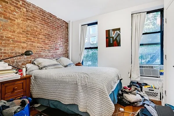 Rented by Universal Realty Group | media 16