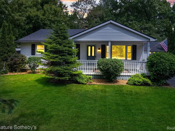 300 Cornell St, Howell, MI 48843