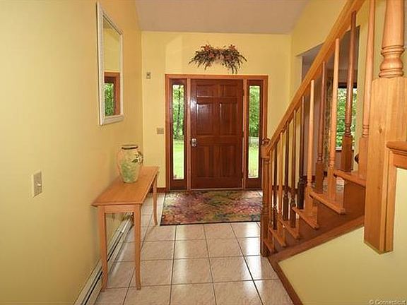 2nd image of 25 Sherwood Ln
