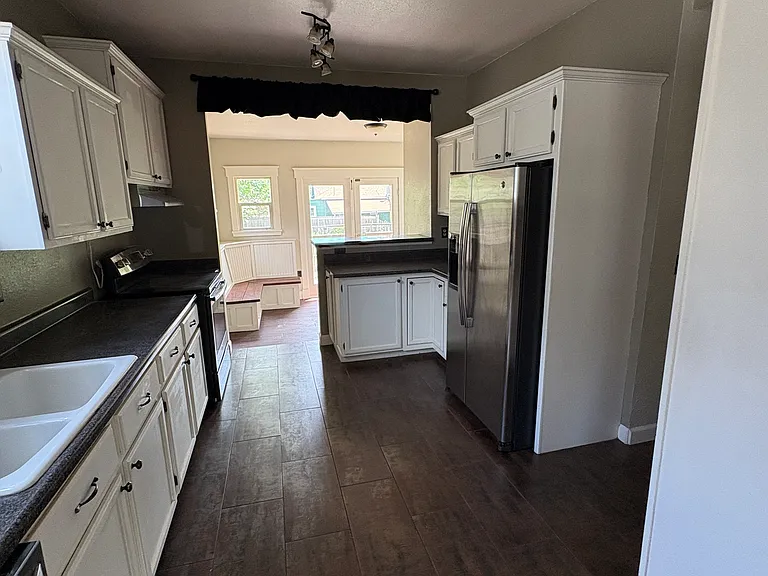1105 E Platte Ave — Photo 11