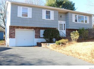 18 Jockey Hollow Dr, Nanuet, NY 10954