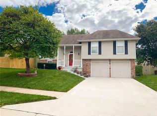 1753 NE Ridgeview Dr, Lees Summit, MO 64086