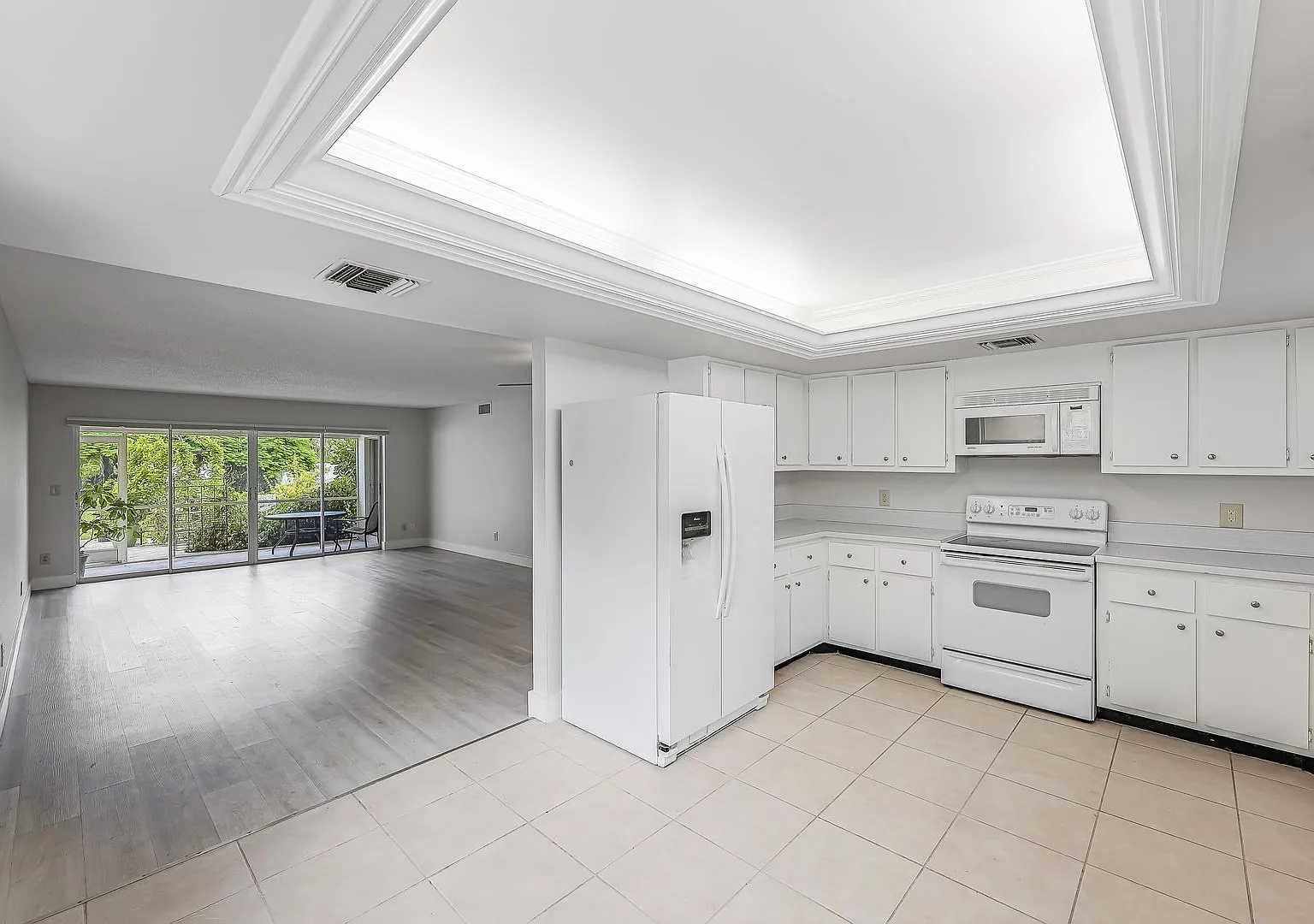 2 bed, 1160 sqft, $2,695 — Photo 2
