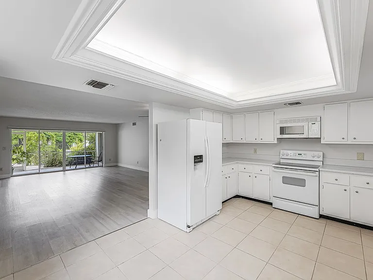 1201 Solana Rd #5 — Photo 2