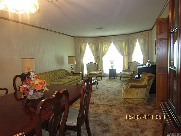 3rd image of 461 Ashley Road 471