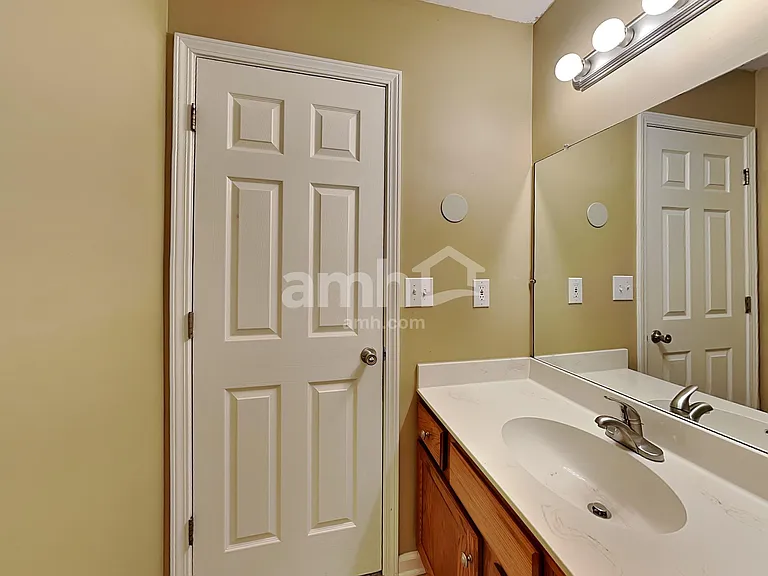 1004 Hendricks Ct — Photo 15