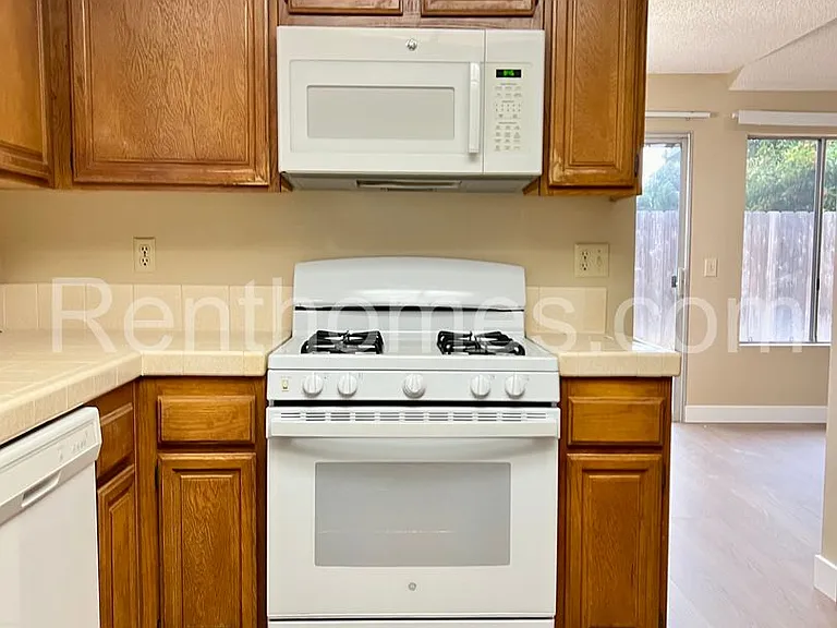 10594 Dabney Dr — Photo 7