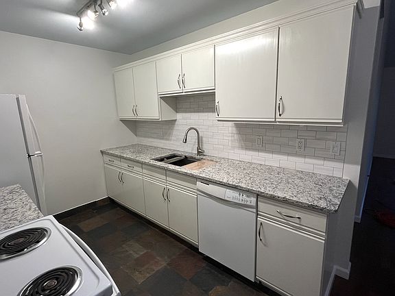 4th image of 85 Meadowood Dr APT C4