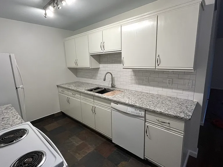 85 Meadowood Dr #C4 — Photo 4