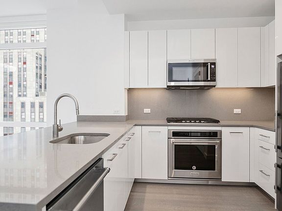 4th image of 42 W 33rd St APT 33D