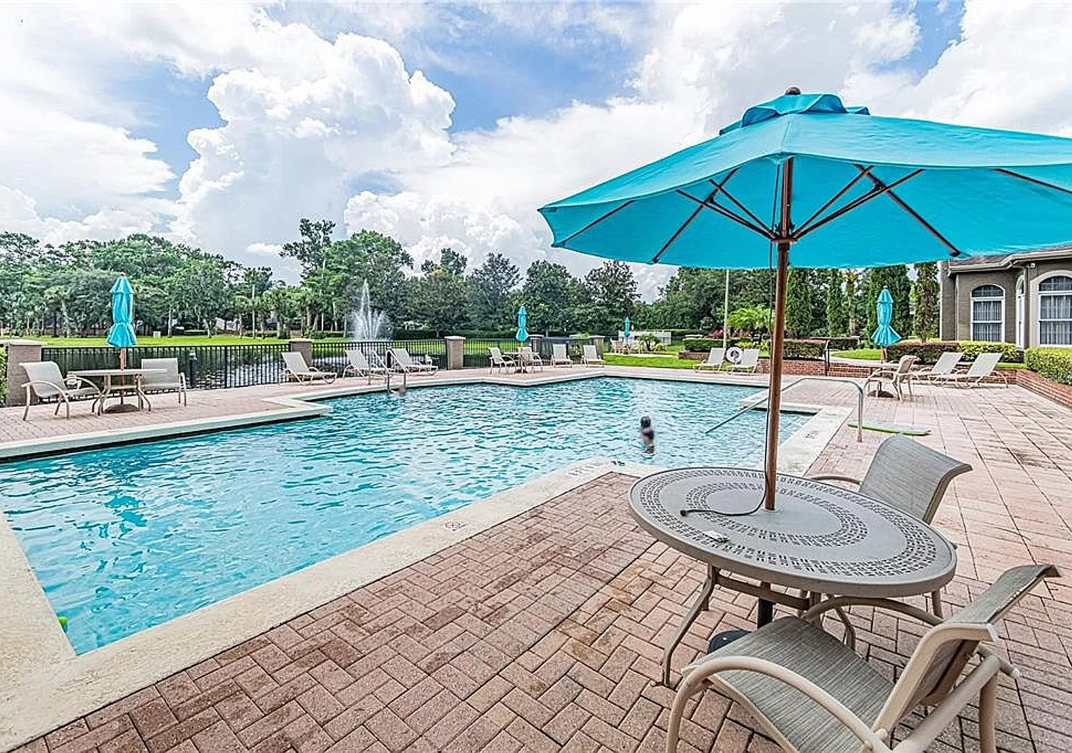 2Brm/2Ba 1274 sq ft Summit Ridge Condo — Photo 3