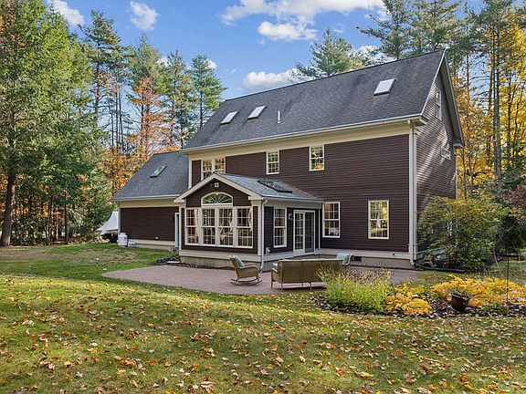 2nd image of 18 Saratoga Lane
