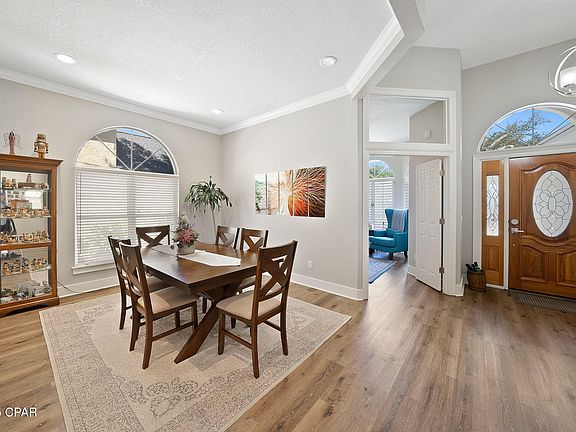 3rd image of 2517 Country Club Dr