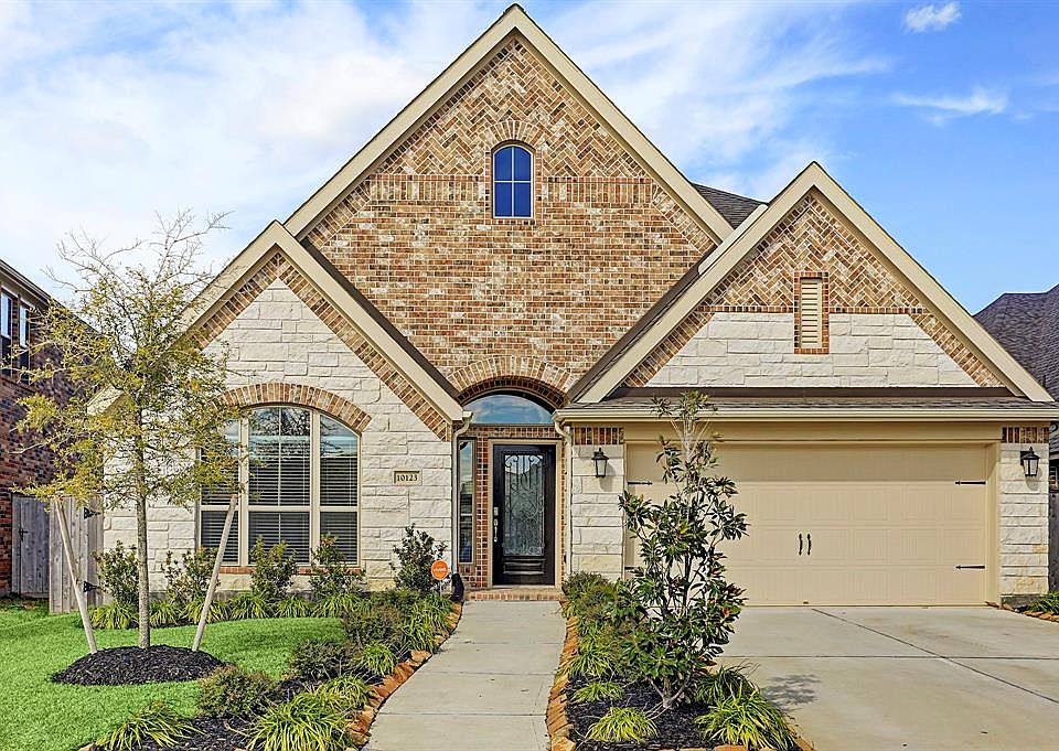 10123 Harbor Light Drive presented by Sara Nguyen. - Great news-no flooding here per the seller!