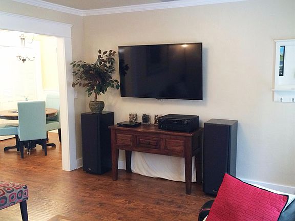 5th image of 609 Sibley St