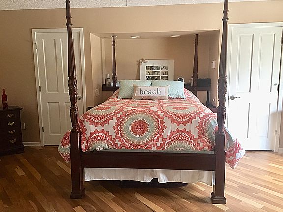 5th image of 8563 Royalwood Dr
