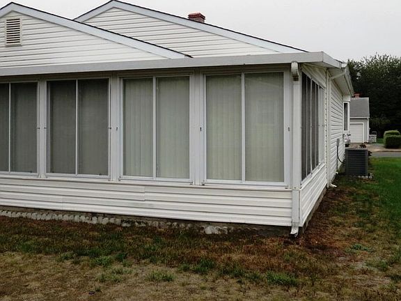 3rd image of 79 Paradise Blvd