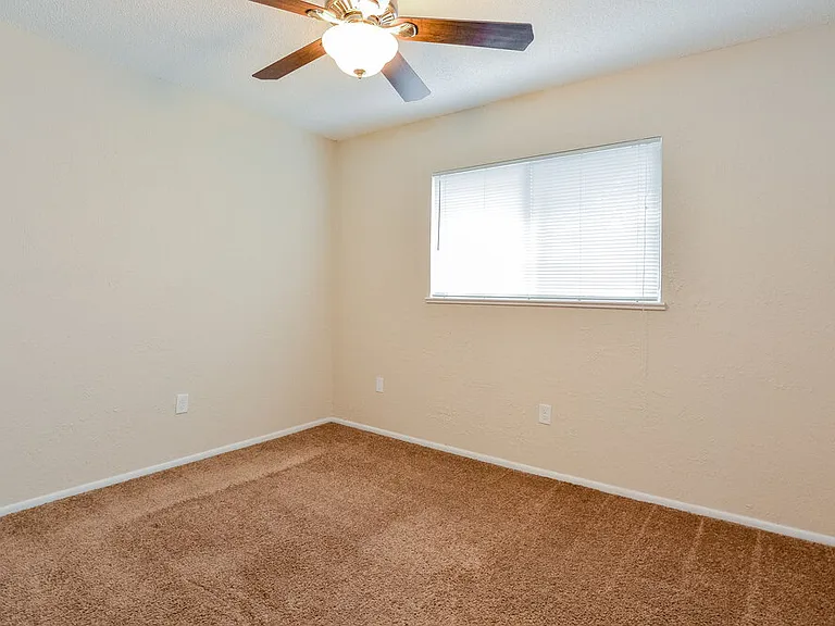 608 Pheasant Ave — Photo 12