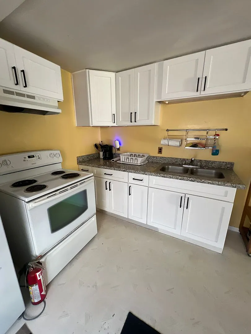 2421 Central Avenue — Photo 4
