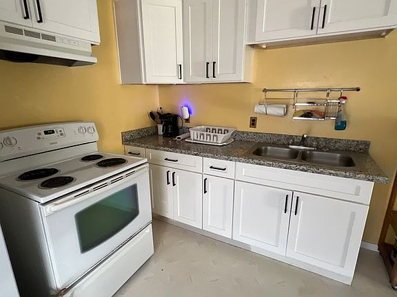 4th image of 2421 Central Ave #B