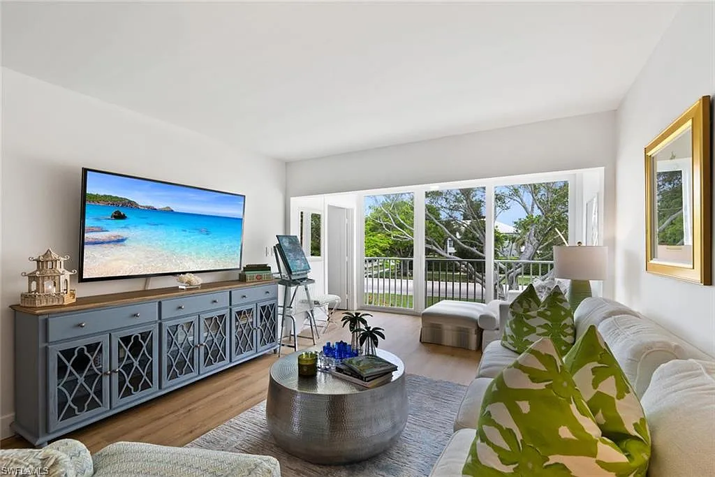 2 bed, 2.0 bath, 890 sqft, $3,950 — Photo 3