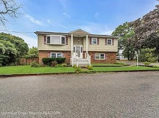 41 Spruce St, Beachwood, NJ 08722