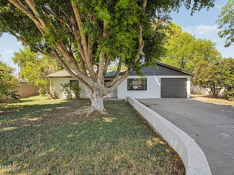 238 W Alice Ave — Photo 1
