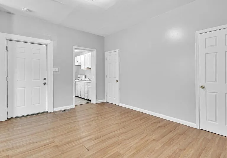 226 W Monument St #1R — Photo 3