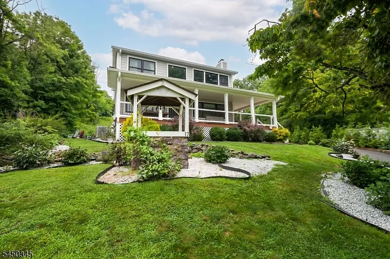 3 bed, 2.5 bath, $5,000 — Photo 3
