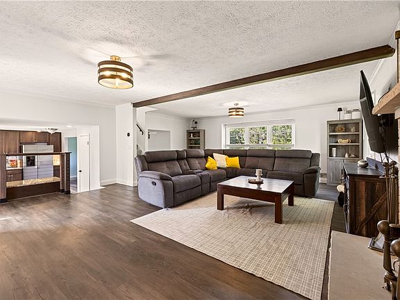 3rd image of 756 Gillett Rd