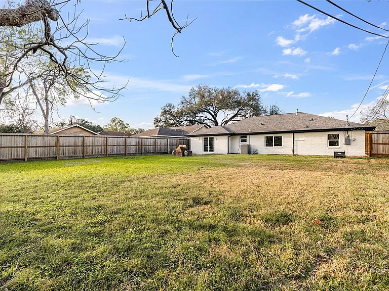 5023 Redstart St — Photo 34
