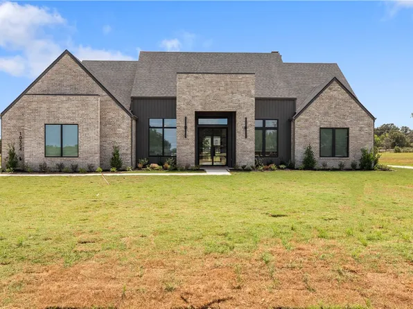 10354 Charlinda Ln, Bryan, TX 77808
