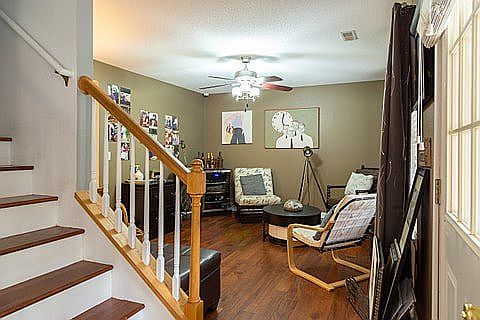 4th image of 22 S Pind Wood Ln