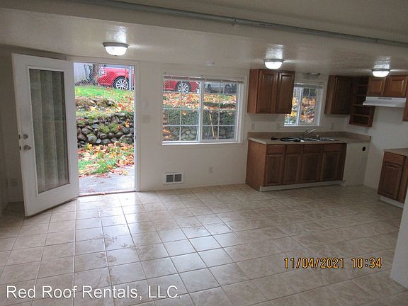 4th image of 1106 204th St E #4