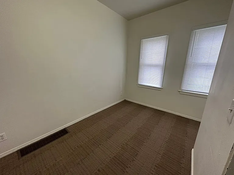 909 W Taylor St — Photo 7