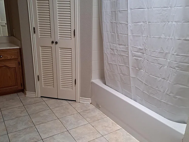 1405 Nottingham Dr — Photo 10