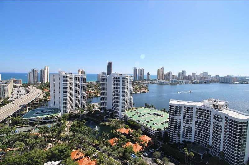 ULTRA-LUXURIOUS AVENTURA 2/2 W/AMAZING VIEWS!!