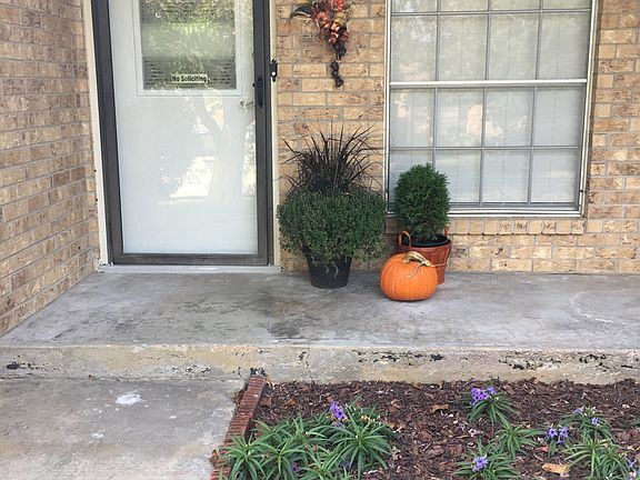 2nd image of 822 S Valentine Dr